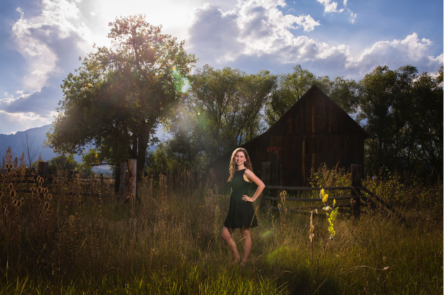 BoulderBarnSettingColoradorusticseniorportraitphotoshootprofessionalphotographyuniquelightinglove